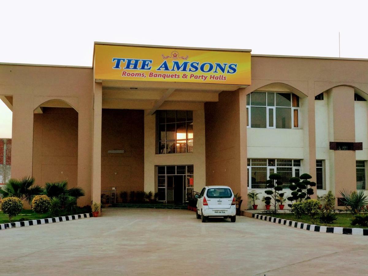 The Amsons Resorts ลูดิฮานา ภายนอก รูปภาพ